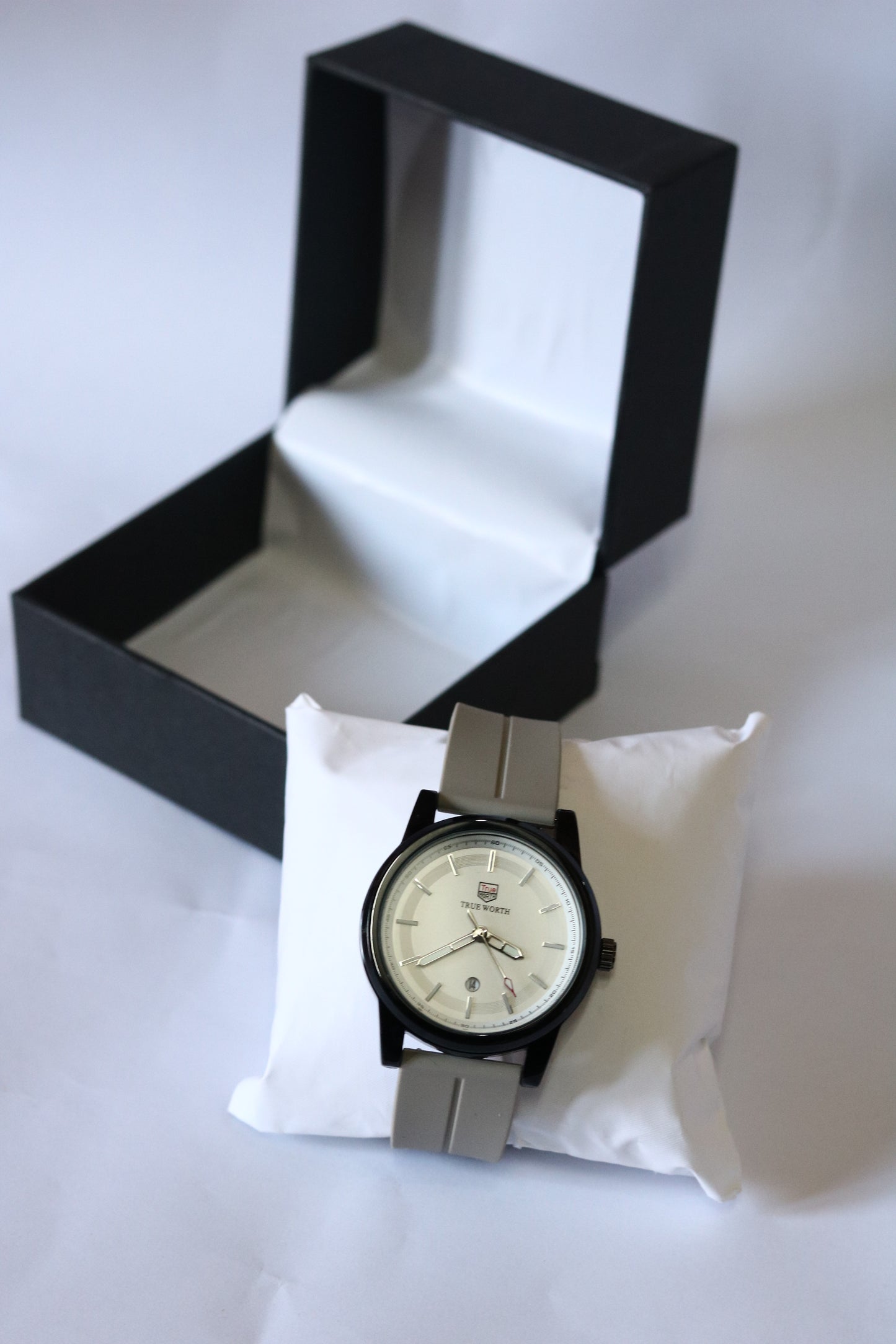 Trueworth Slim Analog Watch